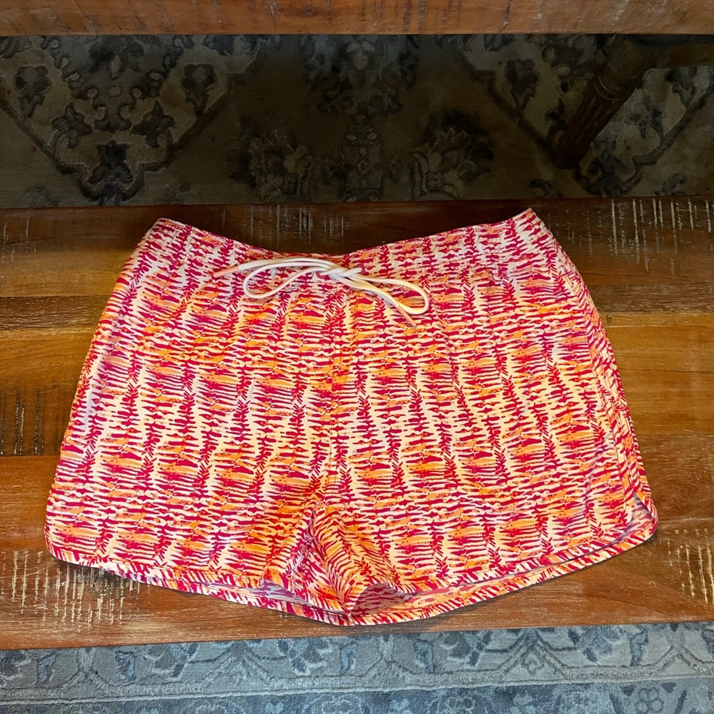Super cute vineyard vines performance shorts M